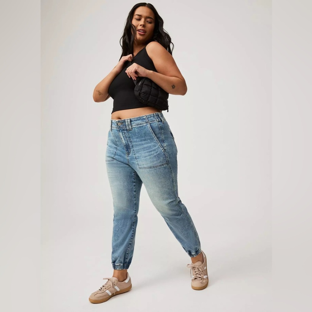 torrid Light Blue Wash Jogger Jeans